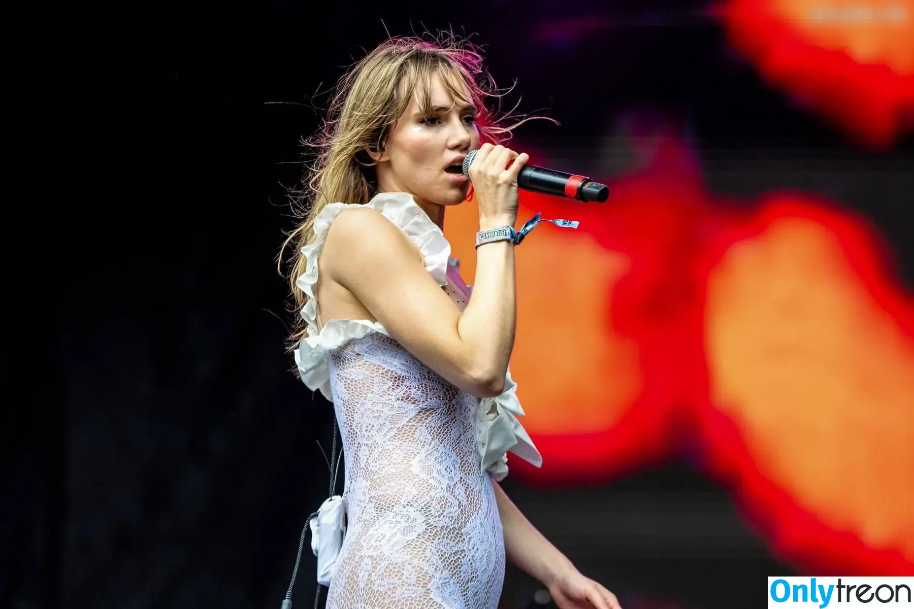 Suki Waterhouse nude photo #0593 (sukiwaterhouse)