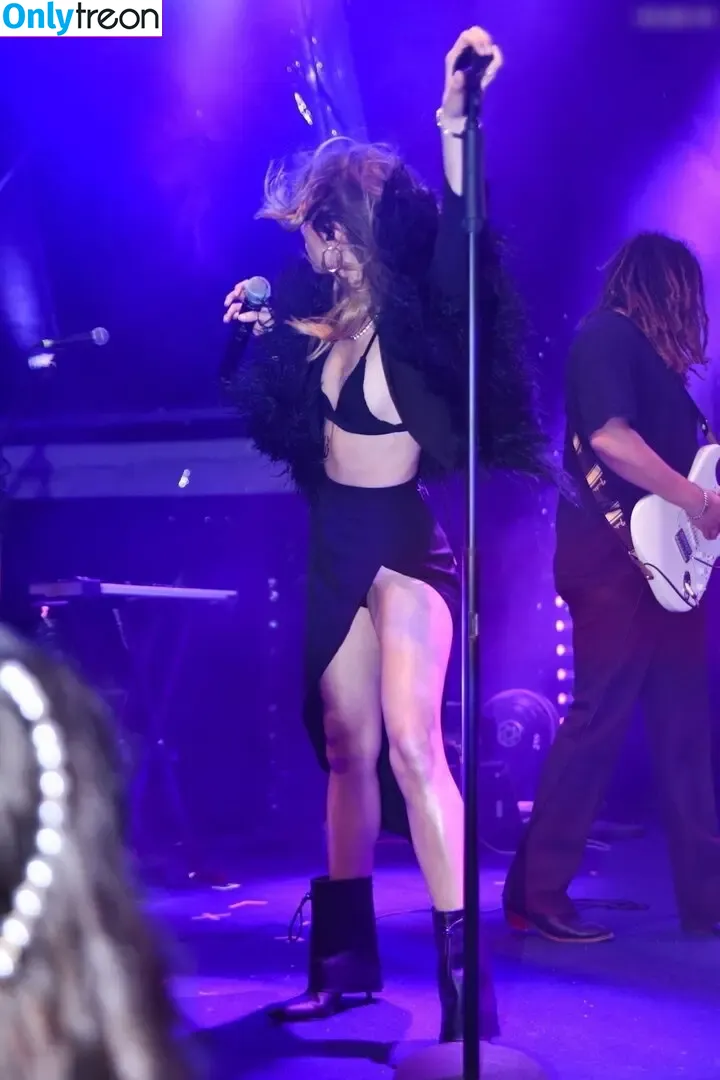 Suki Waterhouse nude photo #0649 (sukiwaterhouse)