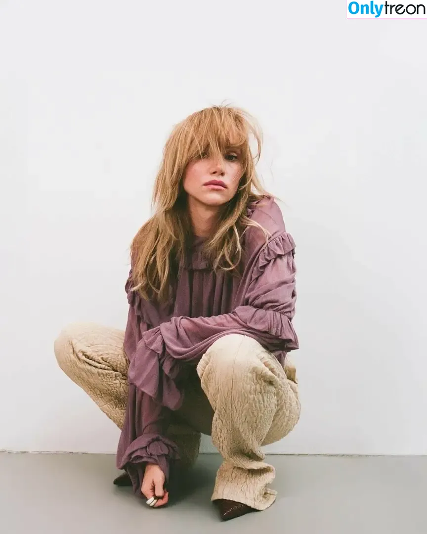 Suki Waterhouse nude photo #0666 (sukiwaterhouse)