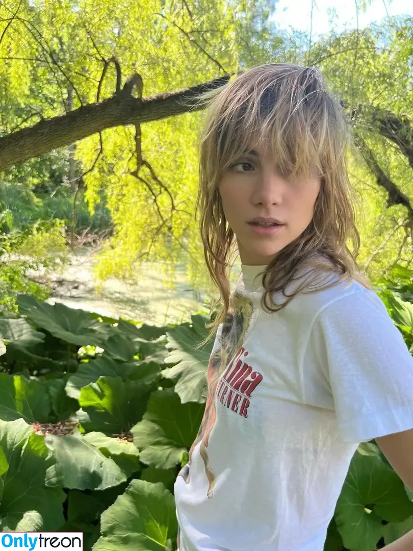 Suki Waterhouse nude photo #0697 (sukiwaterhouse)