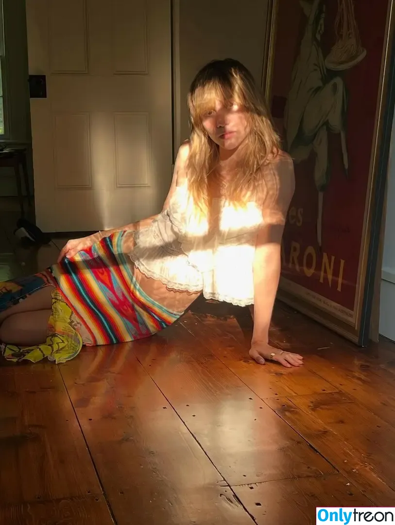 Suki Waterhouse nude photo #0699 (sukiwaterhouse)
