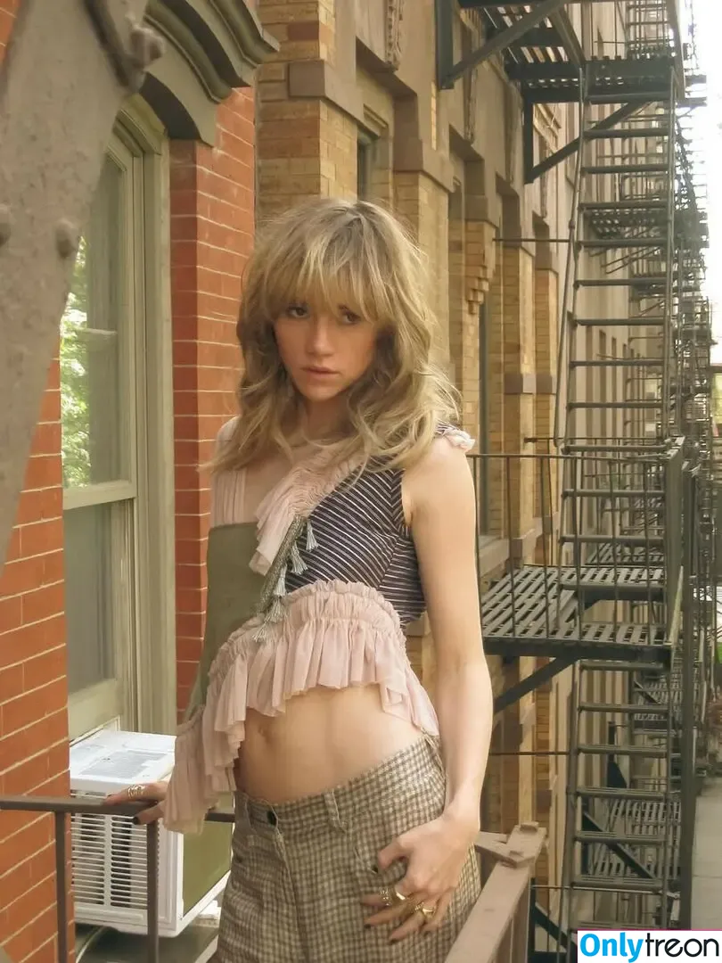 Suki Waterhouse nude photo #0700 (sukiwaterhouse)