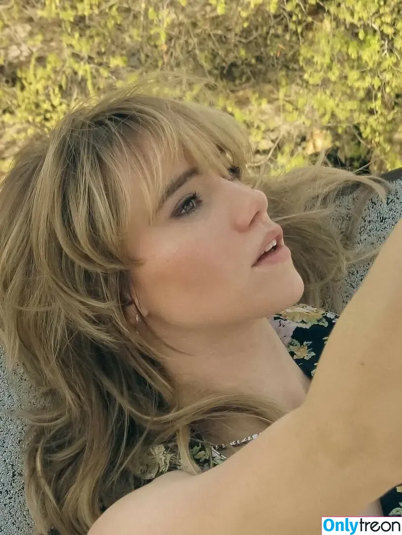 Suki Waterhouse nude photo #0701 (sukiwaterhouse)