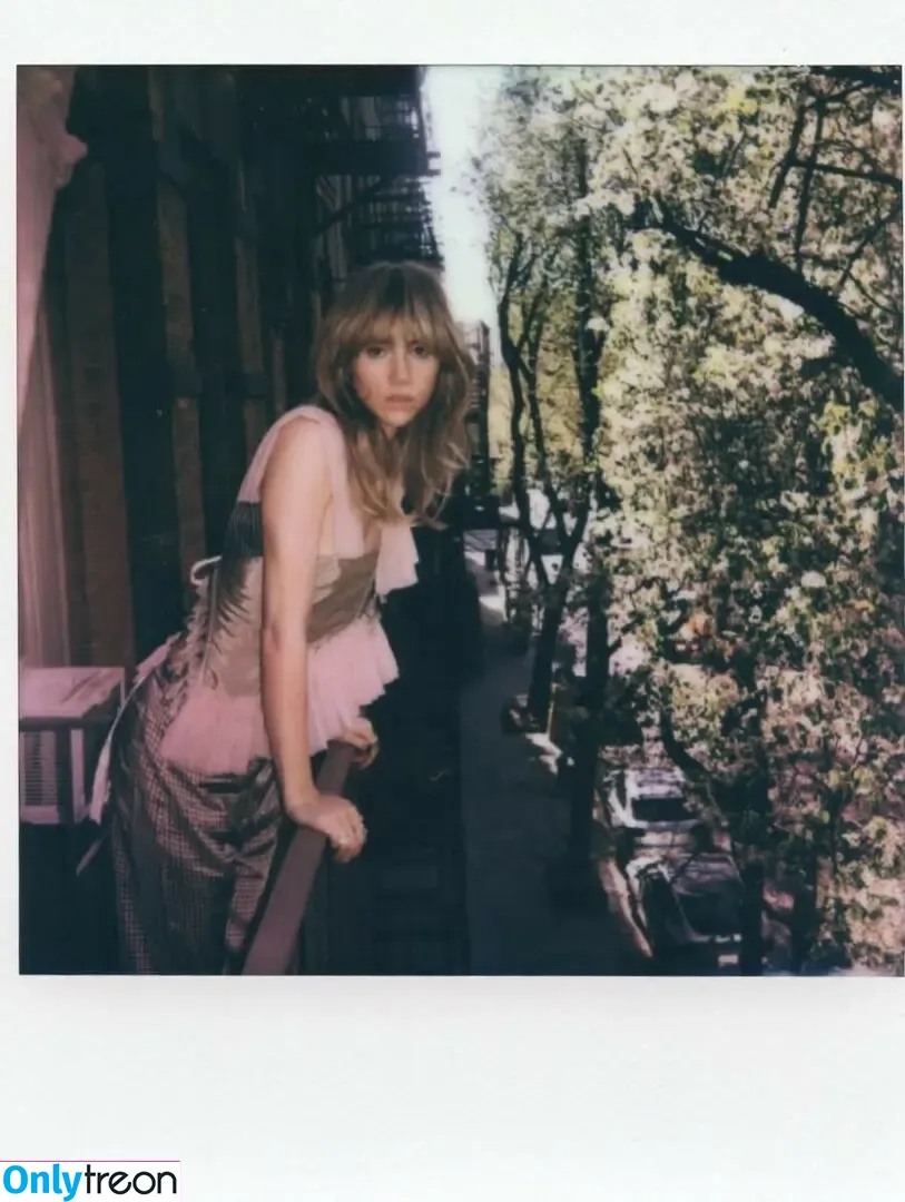 Suki Waterhouse nude photo #0706 (sukiwaterhouse)