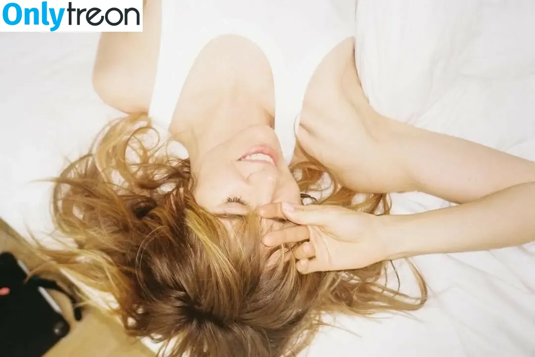 Suki Waterhouse nude photo #0712 (sukiwaterhouse)