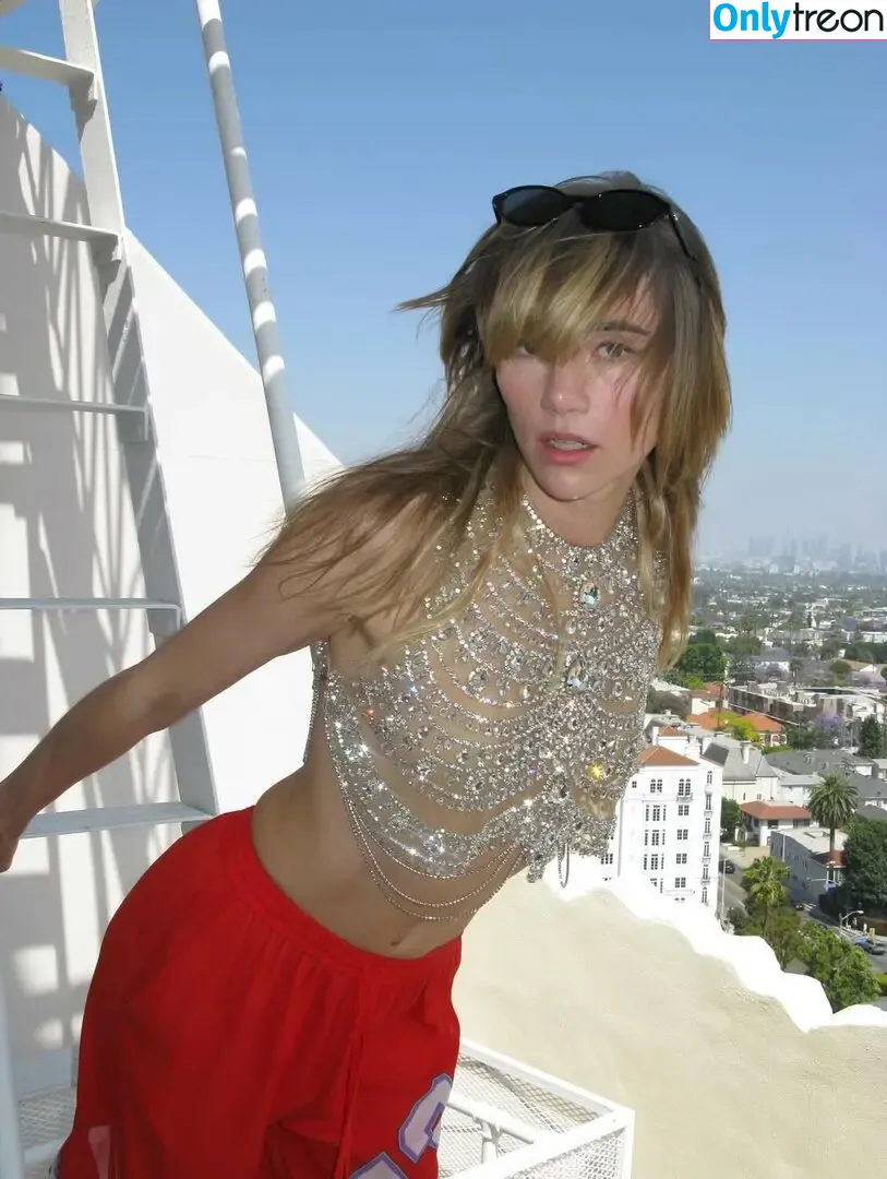 Suki Waterhouse nude photo #0716 (sukiwaterhouse)
