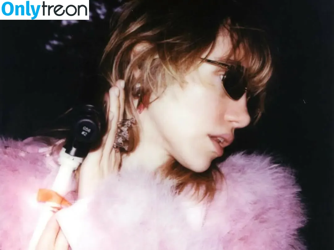 Suki Waterhouse nude photo #0740 (sukiwaterhouse)