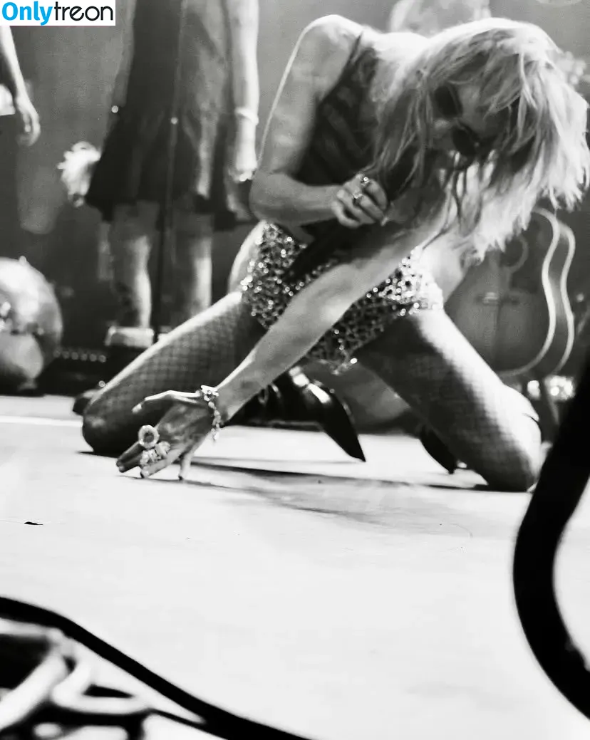 Suki Waterhouse nude photo #0752 (sukiwaterhouse)