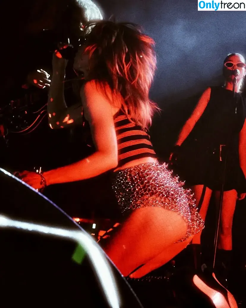 Suki Waterhouse nude photo #0756 (sukiwaterhouse)