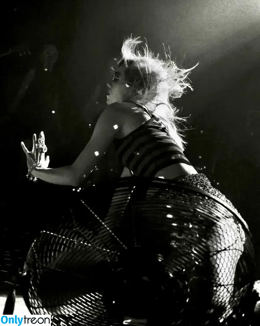 Suki Waterhouse nude photo #0759 (sukiwaterhouse)