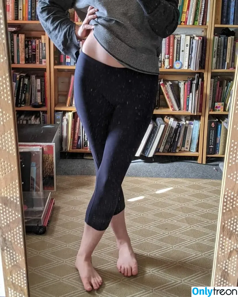 Sunny Day nude photo #0045 (Jane Goldberg / Stephanie Hall / fergiewasright / pussypowerballad)