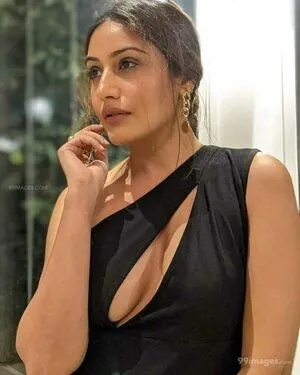 Surbhi Chandna / officialsurbhic nude photo #0033
