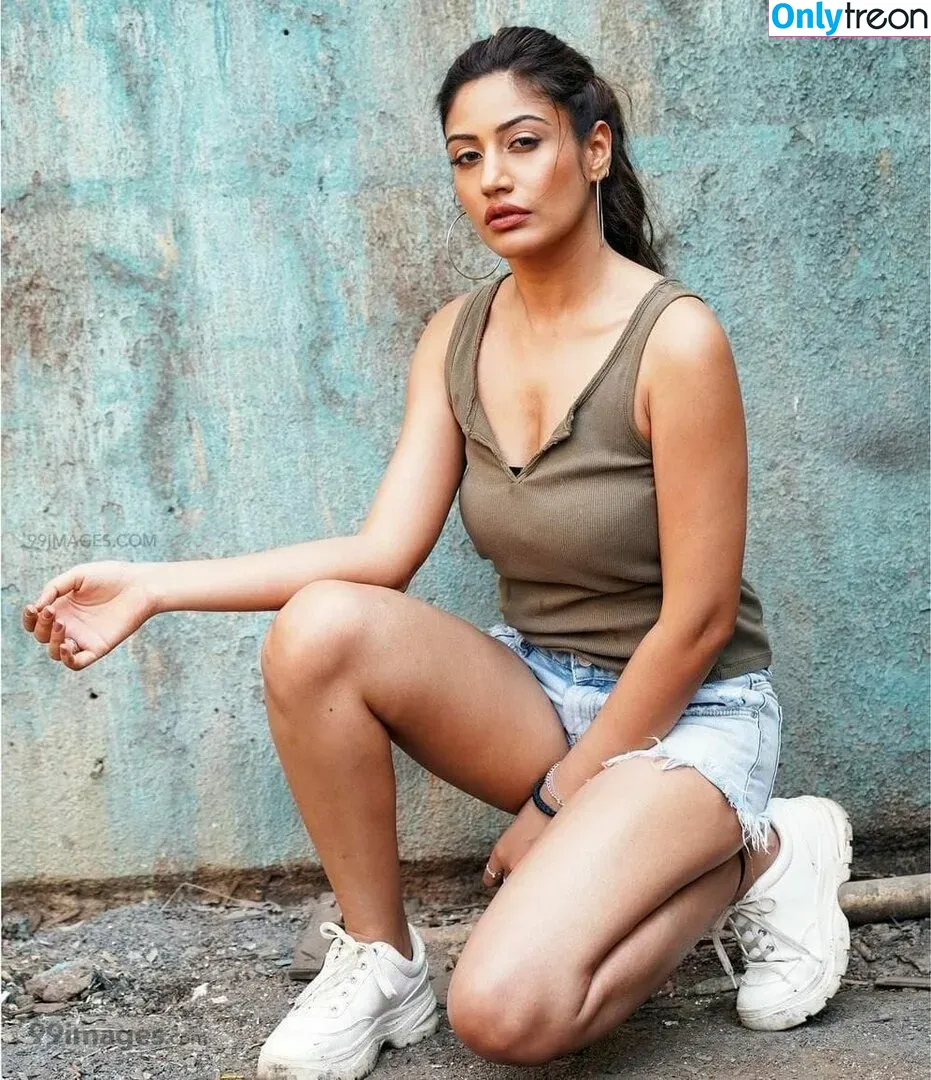 Surbhi Chandna nude photo #0002 (officialsurbhic)