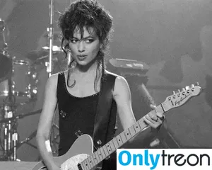Susanna Hoffs / susannahoffsofficial nude photo #0002