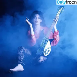 Susanna Hoffs / susannahoffsofficial nude photo #0024