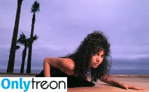 Susanna Hoffs / susannahoffsofficial nude photo #0033