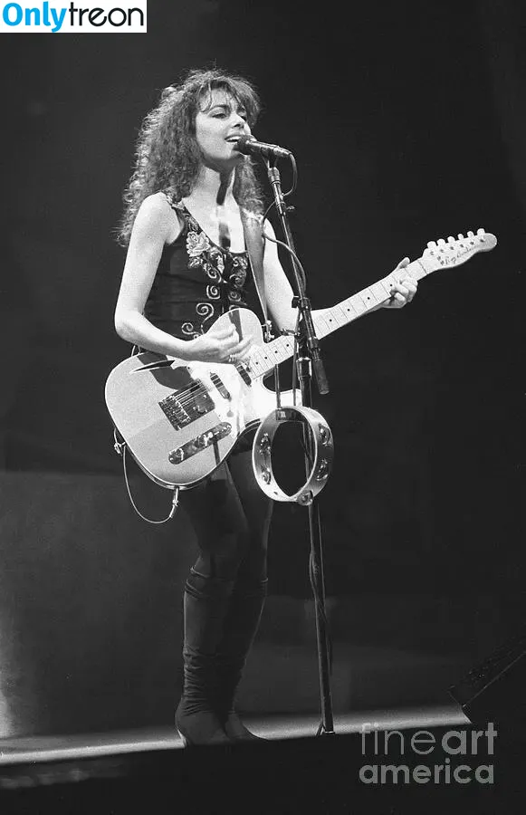 Susanna Hoffs nude photo #0004 (susannahoffsofficial)