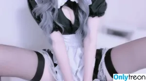 suzusiromeruku / 鈴白めるく nude photo #0008