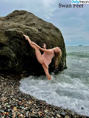 Swanfeet / elzaarch nude photo #0003