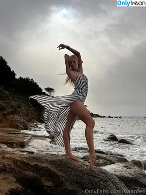 Swanfeet / elzaarch nude photo #0023