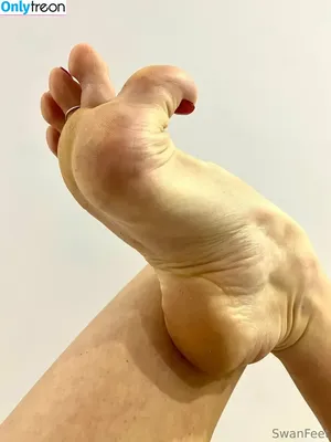 Swanfeet / elzaarch nude photo #0071