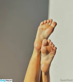 Swanfeet / elzaarch nude photo #0079