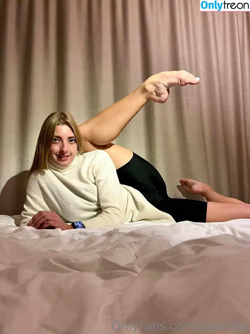Swanfeet nude photo #0012 (elzaarch)