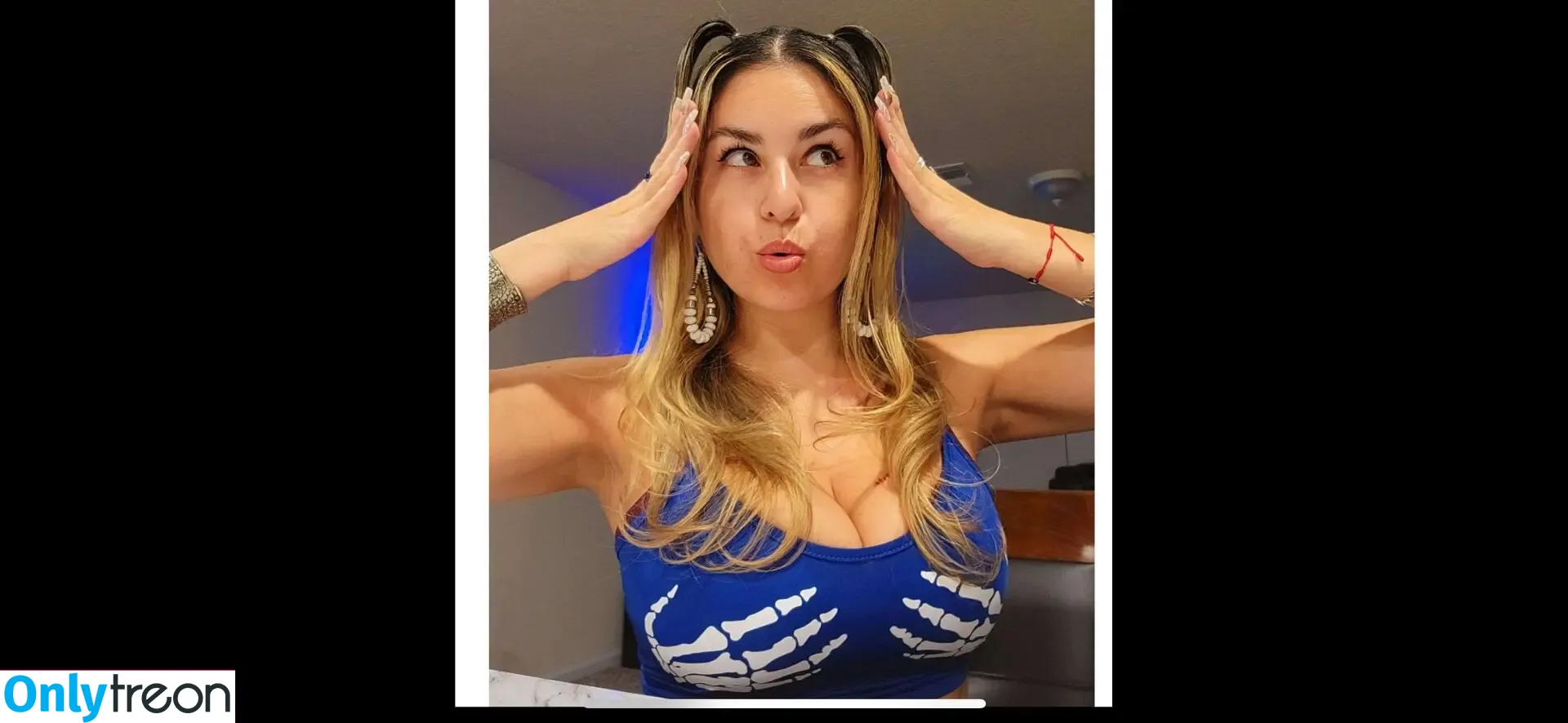 sweetfacegoeslive nude photo #0002 (sweetfacegoeslive)