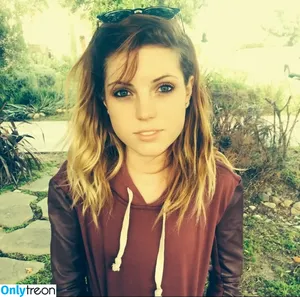 Sydney Sierota / sydneysierota nude photo #0082