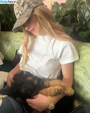 Sydney Sweeney / Sydney_Sweeney nude photo #0230