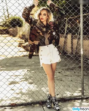 Sydney Sweeney / Sydney_Sweeney nude photo #0534