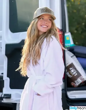 Sydney Sweeney / Sydney_Sweeney nude photo #0544