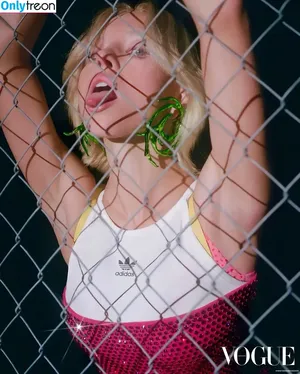 Sydney Sweeney / Sydney_Sweeney nude photo #0933