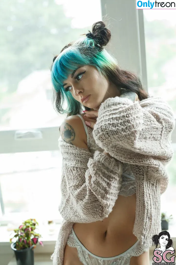 Synatra nude photo #0158 (sisicestvrai)