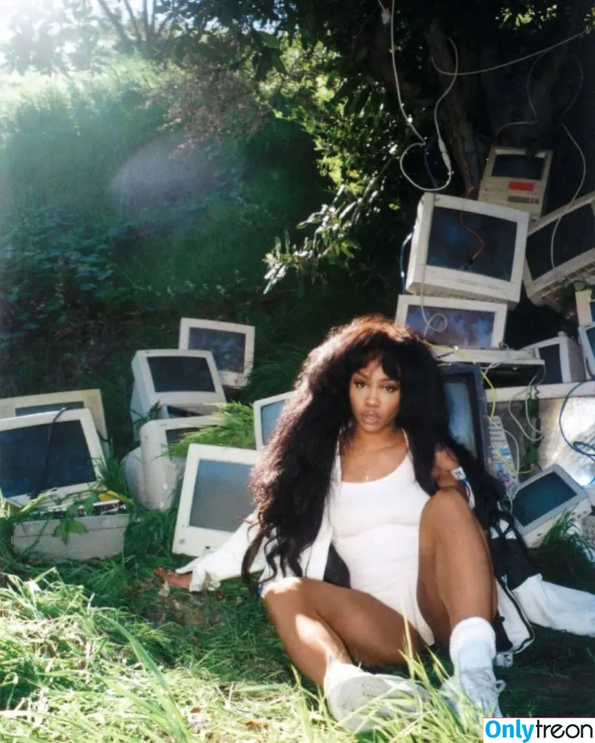 SZA nude photo #0001 (Solana Rowe / thejad3x)
