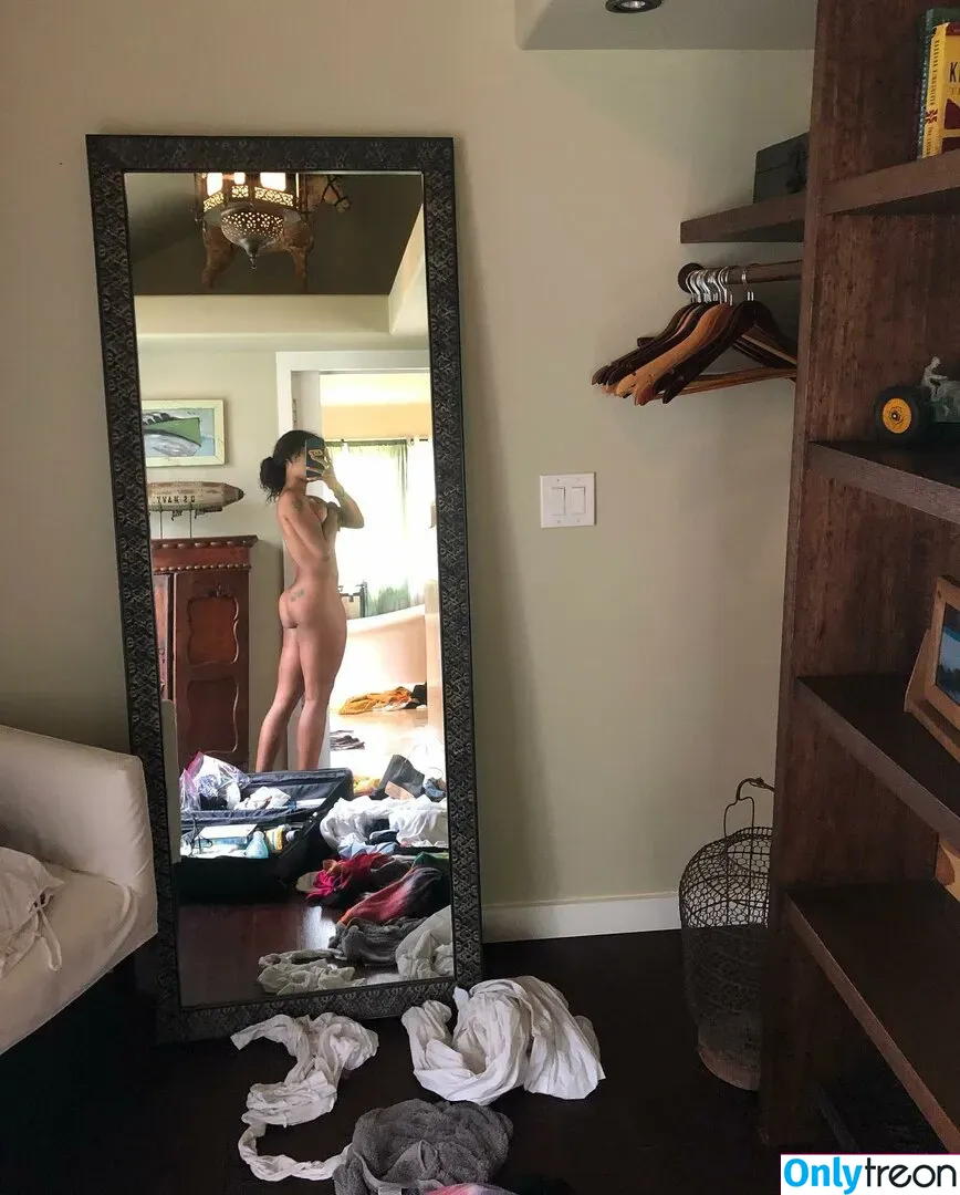 SZA nude photo #0032 (Solana Rowe / thejad3x)