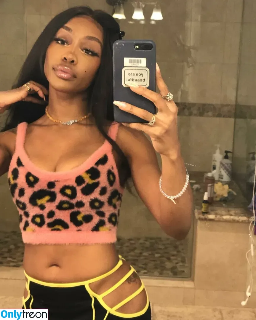 SZA nude photo #0037 (Solana Rowe / thejad3x)
