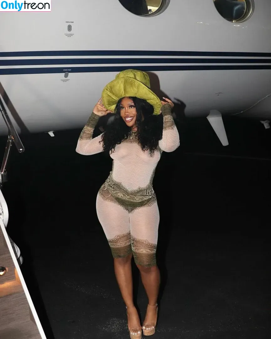 SZA nude photo #0056 (Solana Rowe / thejad3x)