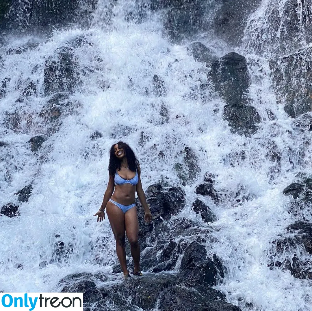 SZA nude photo #0058 (Solana Rowe / thejad3x)
