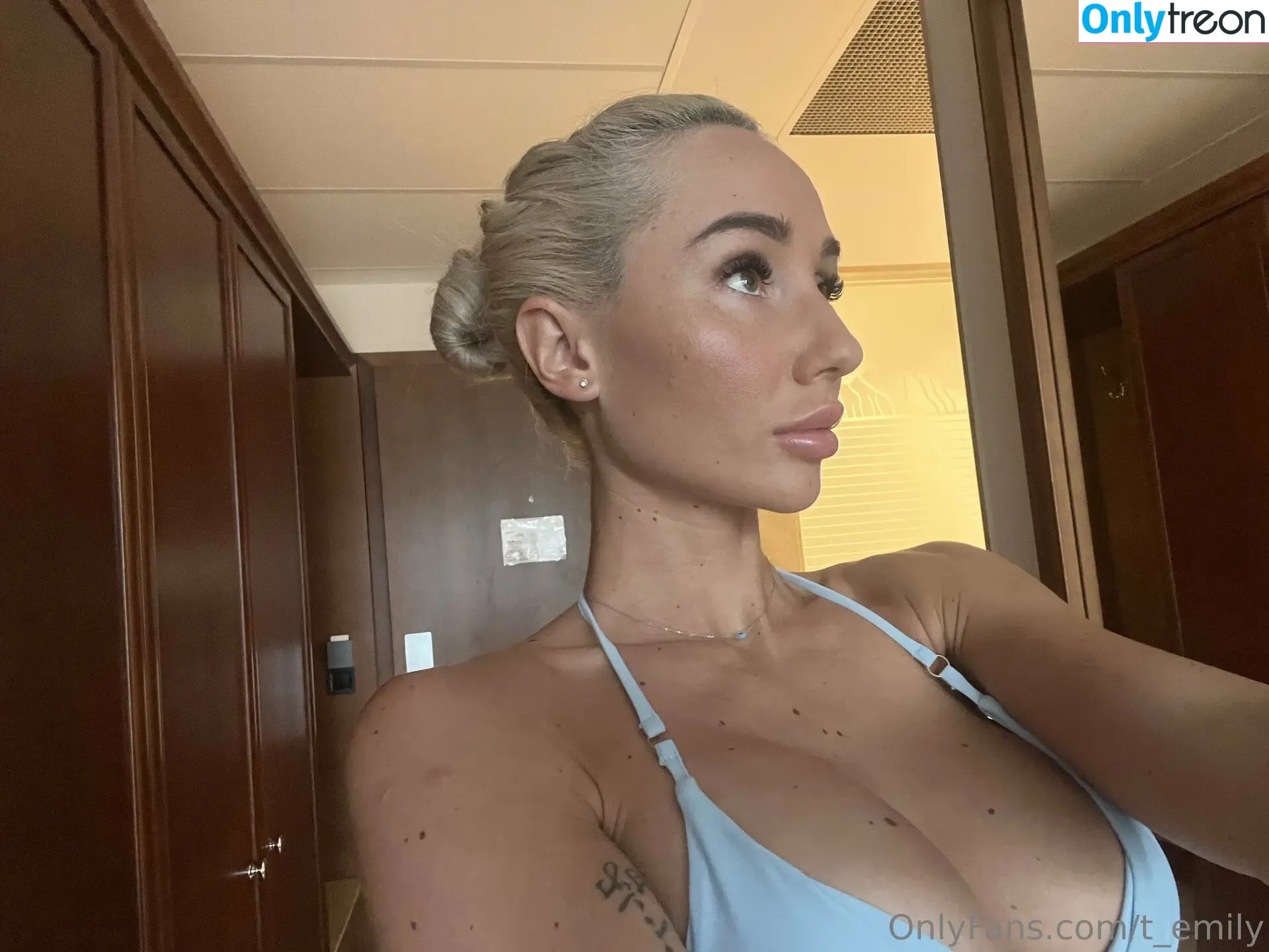 t_emily nude photo #0005 (t_emily_)