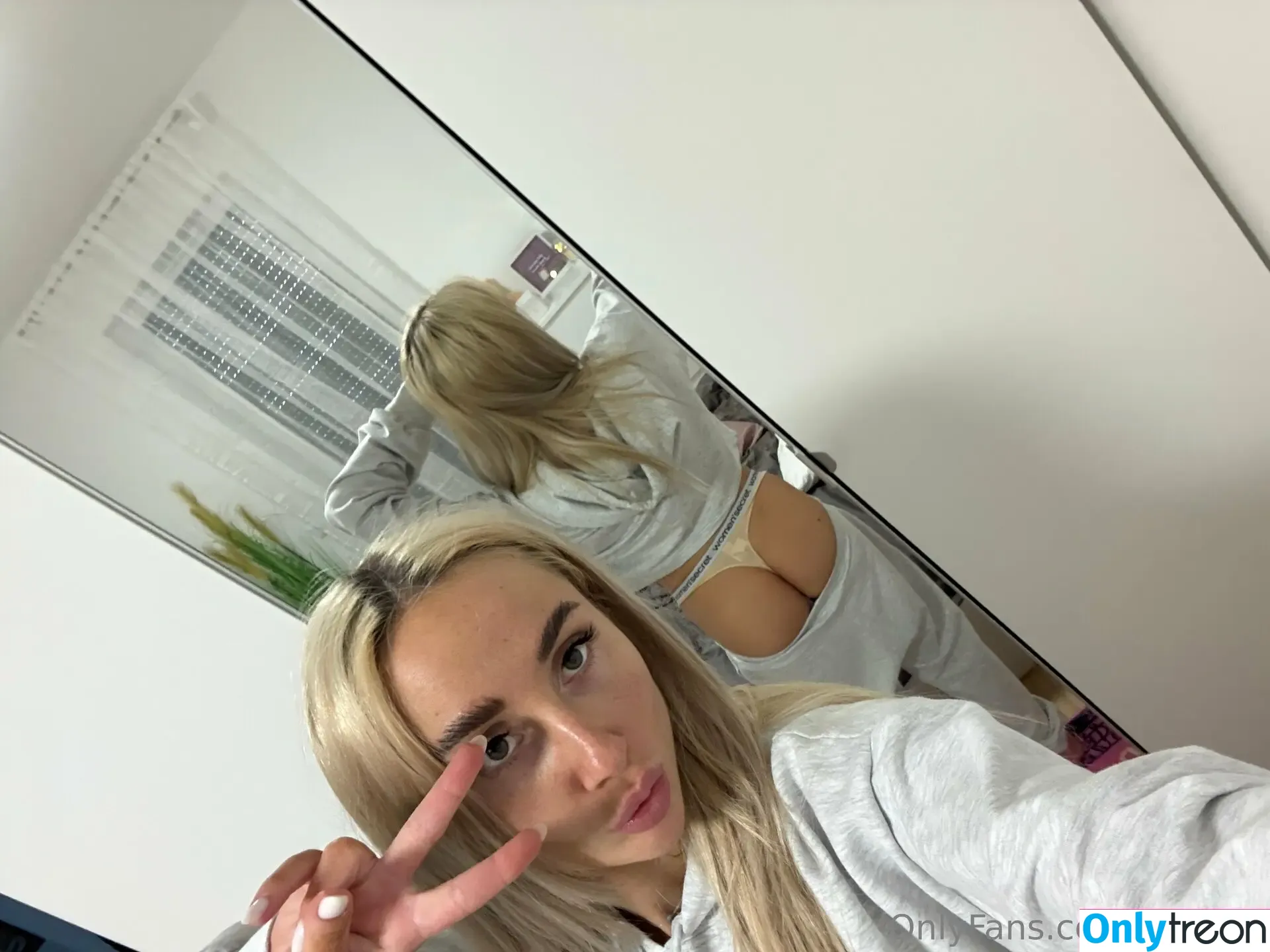 t_emily nude photo #0030 (t_emily_)