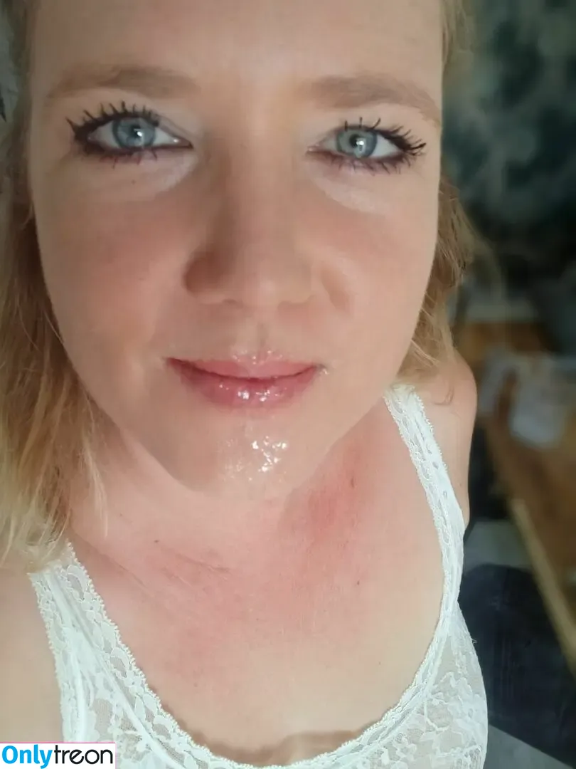 TakeMeSlo nude photo #0003 (mrs.ana.slo)
