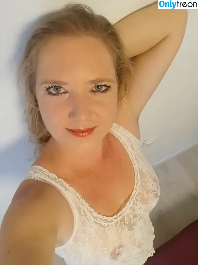 TakeMeSlo nude photo #0006 (mrs.ana.slo)