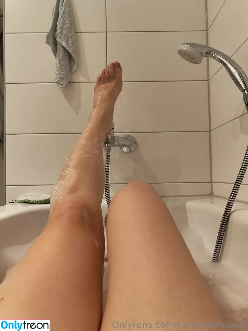 tallgirlwithfeets nude photo #0081 (tallgirlsfanpage)