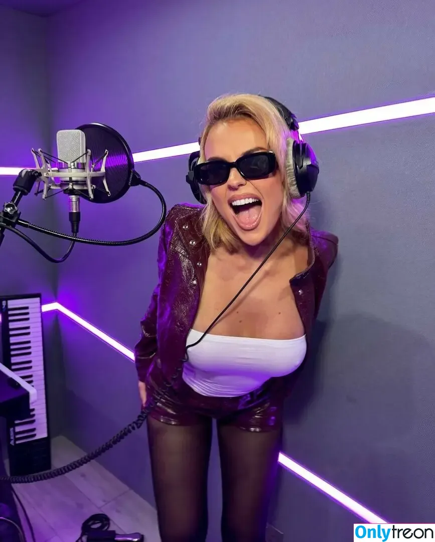Tallia Storm nude photo #1819 (talliastorm)