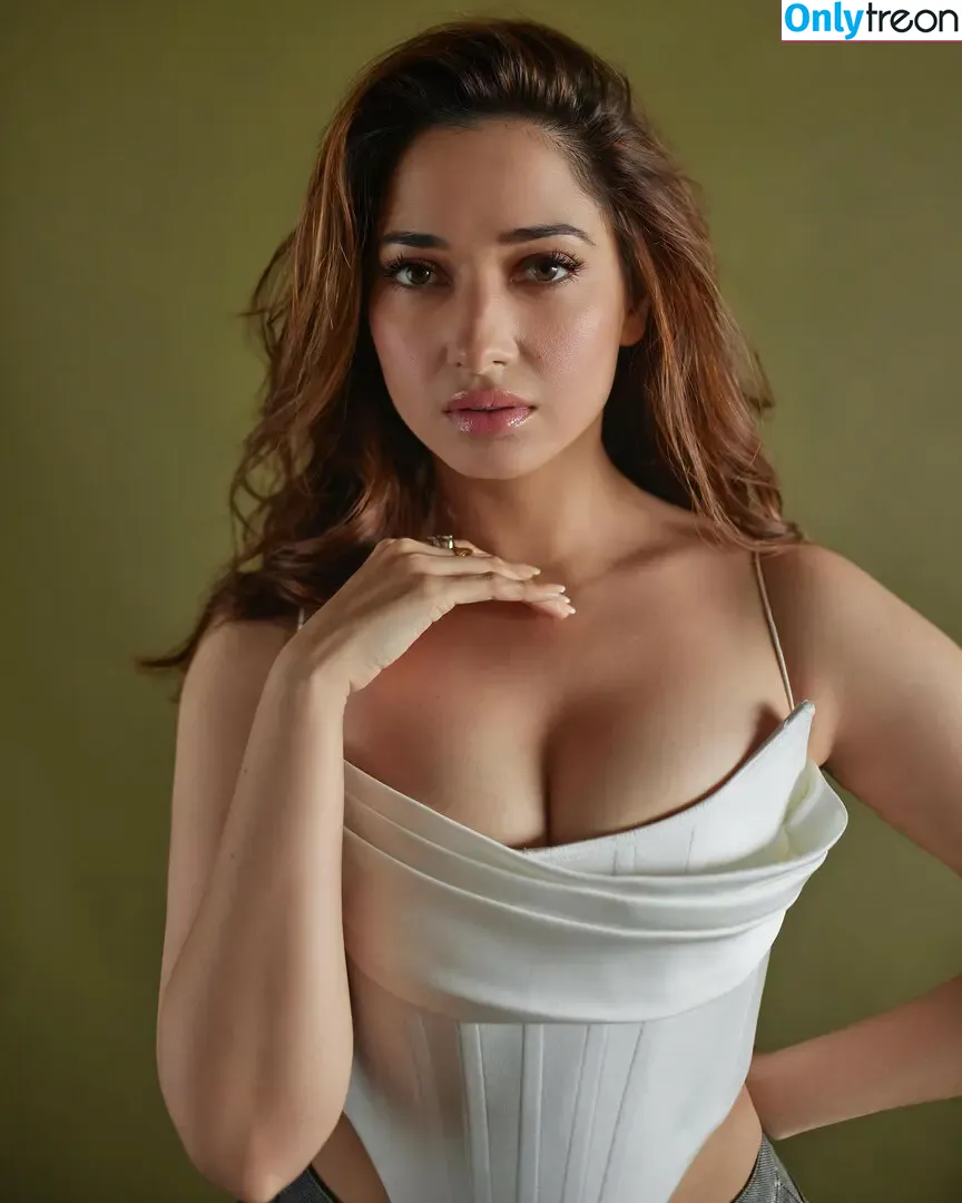 Tamanna Bhatia nude photo #0001 (tamannaahspeaks)