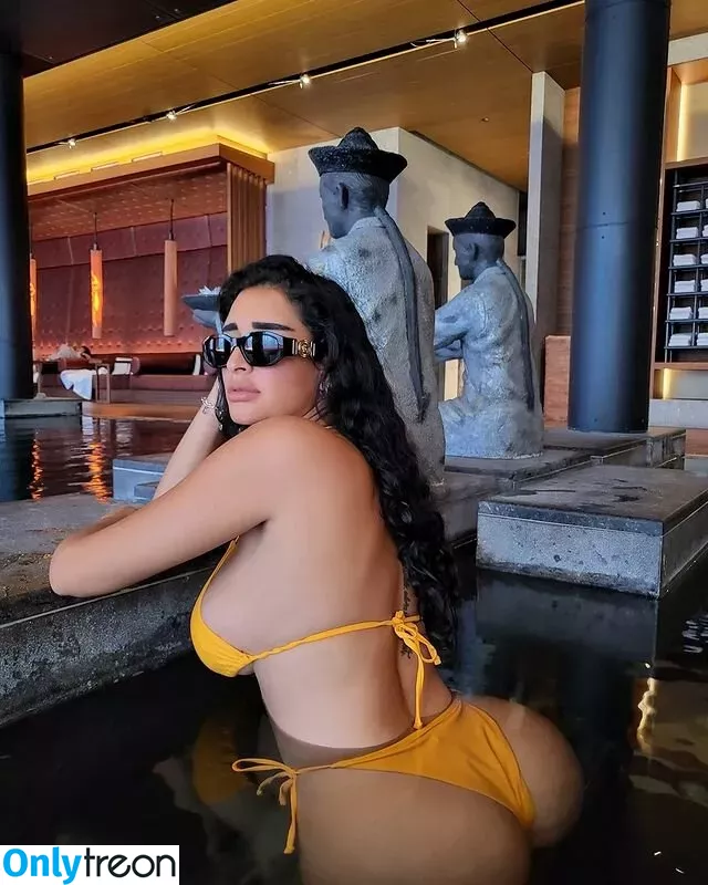 Tania Barbosa nude photo #0001 (brbs.tania)