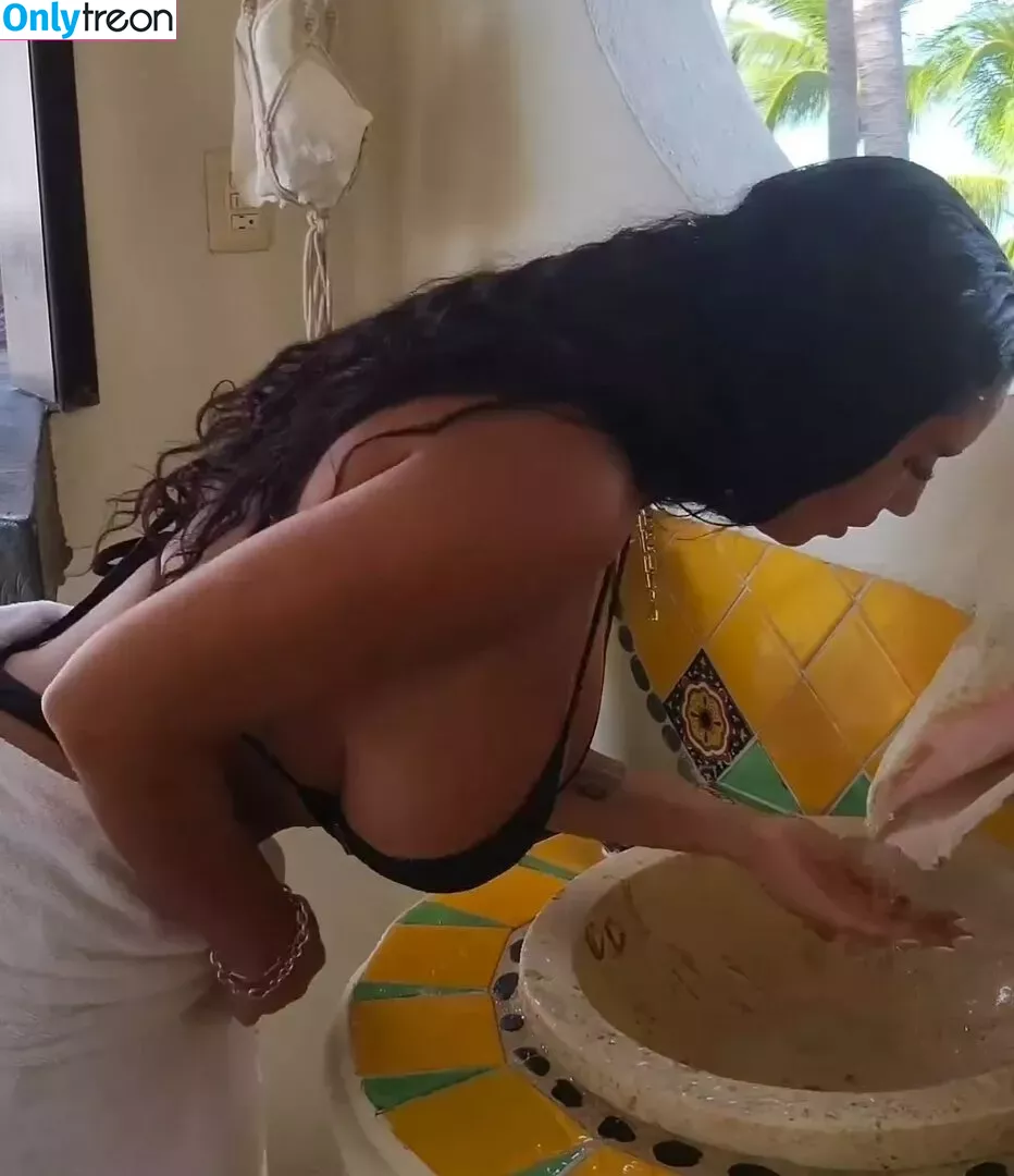 Tania Barbosa nude photo #0220 (brbs.tania)