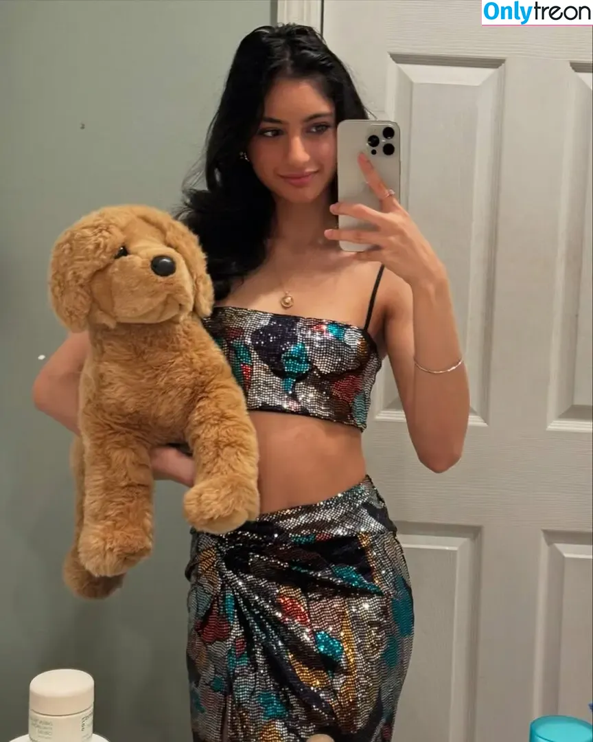 Tavi Gandhi nude photo #0001 (tavi895_)