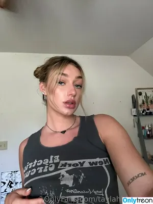 taylahhbabyyy / tay / tayyyrobin nude photo #0098